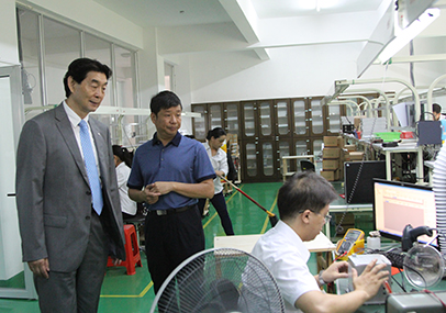 中国仪器仪表学会常务副理事长吴幼华一行莅临虹润公司参观考察