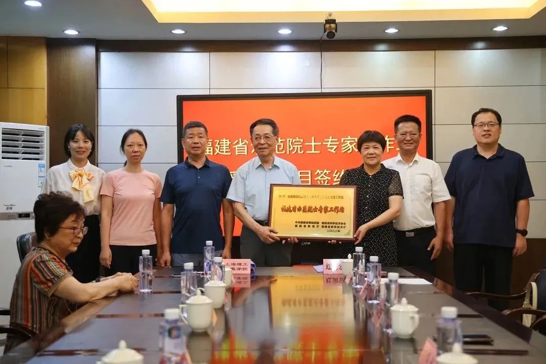 虹润院士专家工作站10年辉煌——庄松林院士再次为“示范院士专家工作站”揭牌